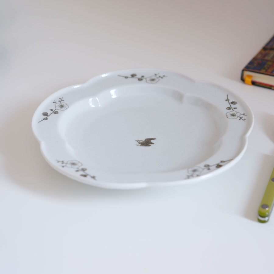 Umehana - Plum blossoms plate brown M