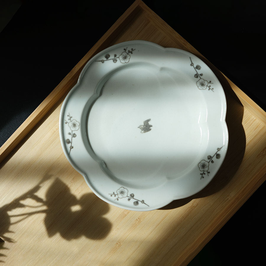 Umehana - Plum blossoms plate brown M